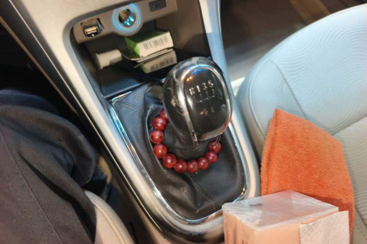 Used Buick GT 2013 GT 1.6L Manual Entry-Level Model Gear Lever