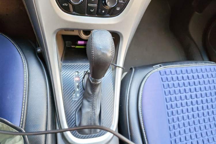 Used Buick GT 2013 GT 1.6L Automatic Fashion Edition Gear Lever