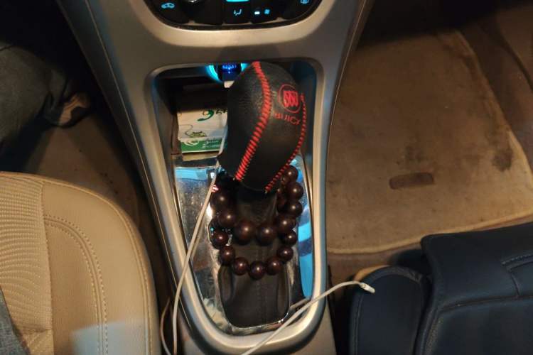 Used Buick GT 2013 GT 1.6L Automatic Fashion Edition Gear Lever