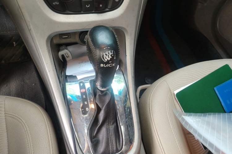 Used Buick GT 2013 GT 1.6L Automatic Fashion Edition Gear Lever
