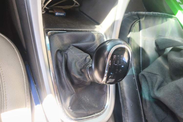 Used Buick GT 2013 GT 1.6L Manual Entry-Level Model Gear Lever