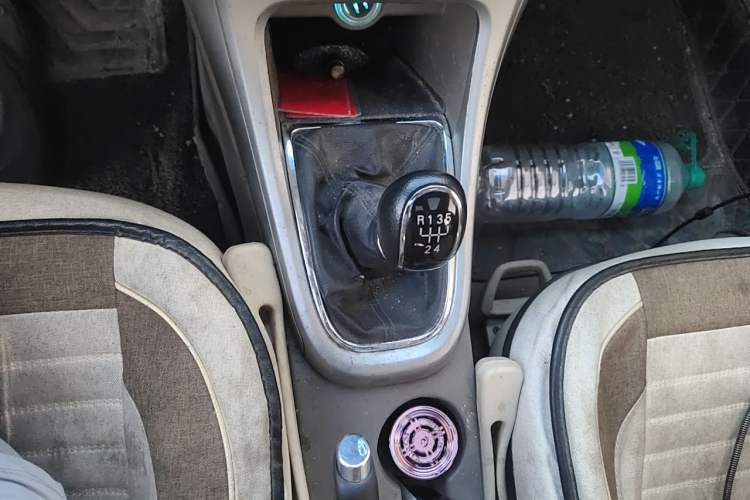 Used Buick GT 2013 GT 1.6L Manual Entry-Level Model Gear Lever