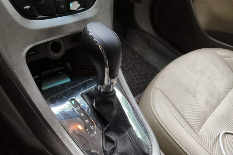 Used Buick GT 2013 GT 1.6L Automatic Fashion Edition Gear Lever