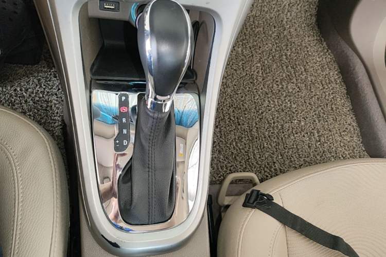 Used Buick GT 2013 GT 1.6L Automatic Fashion Edition Gear Lever