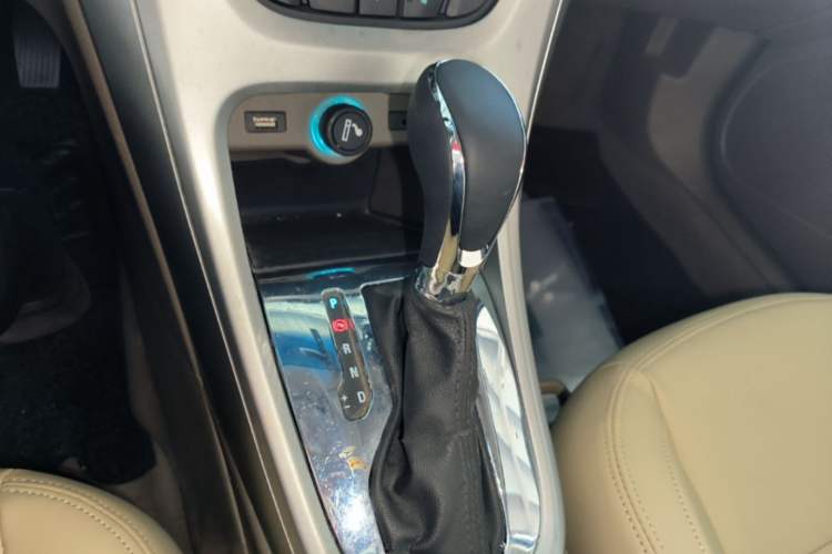 Used Buick GT 2013 GT 1.6L Automatic Fashion Edition Gear Lever