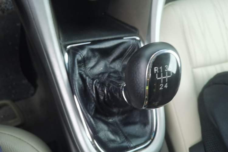 Used Buick GT 2013 GT 1.6L Manual Comfort Edition Gear Lever