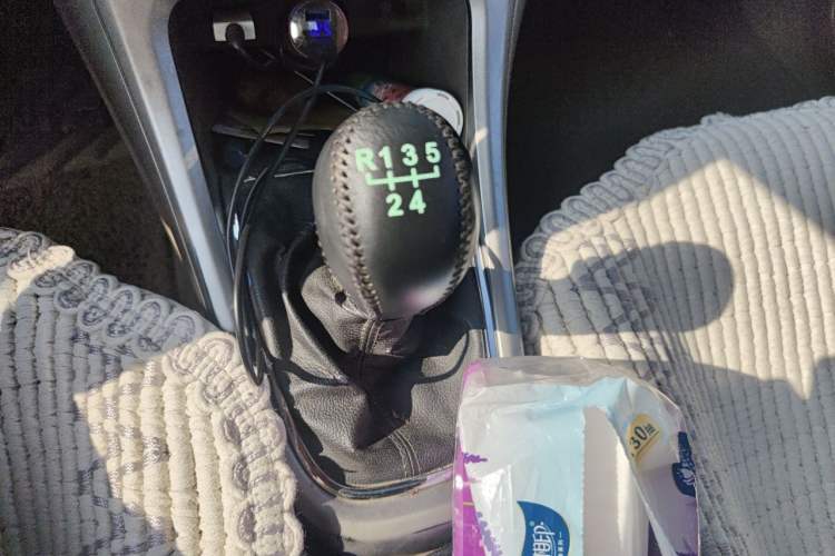 Used Buick GT 2013 GT 1.6L Manual Entry-Level Model Gear Lever