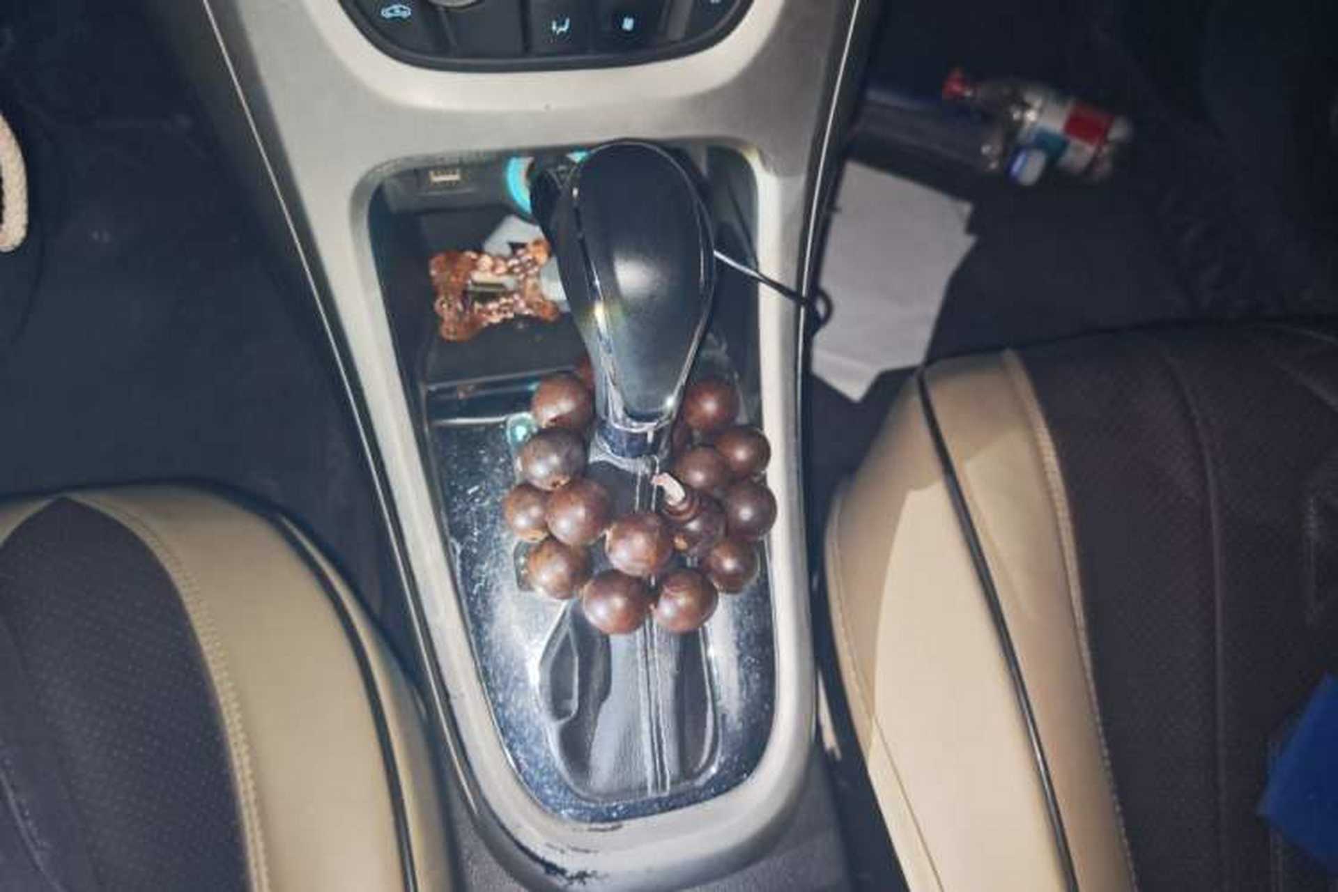 Used Buick GT 2013 GT 1.8L Automatic Fashion Edition Gear Lever