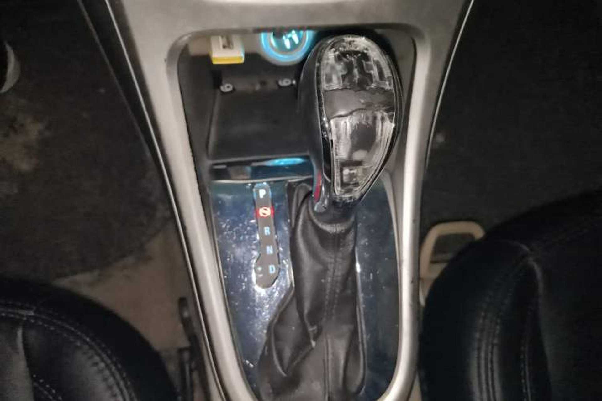Used Buick GT 2013 GT 1.6L Automatic Fashion Edition Gear Lever