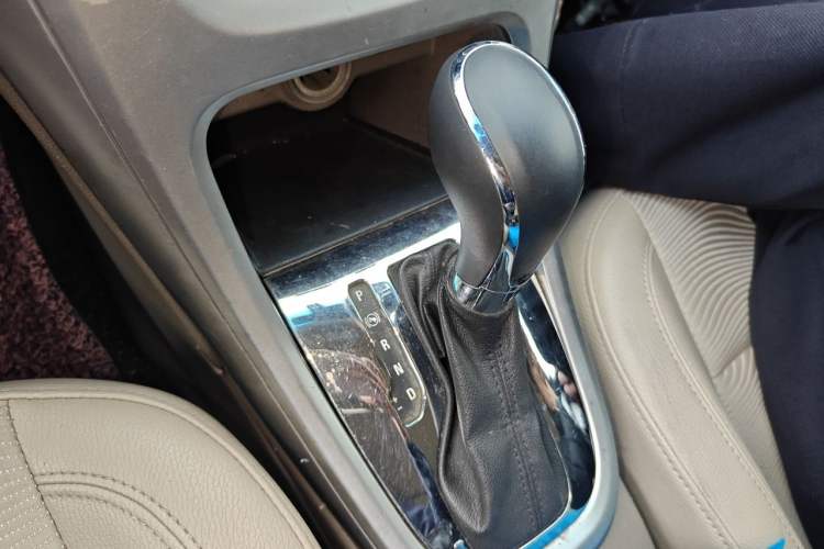 Used Buick GT 2013 GT 1.6L Automatic Fashion Edition Gear Lever