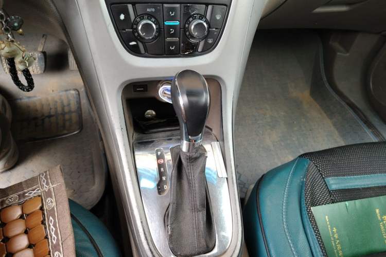 Used Buick GT 2013 GT 1.6L Automatic Fashion Edition Gear Lever