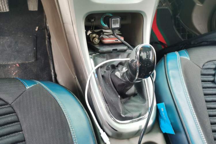 Used Buick GT 2013 GT 1.6L Manual Entry-Level Model Gear Lever