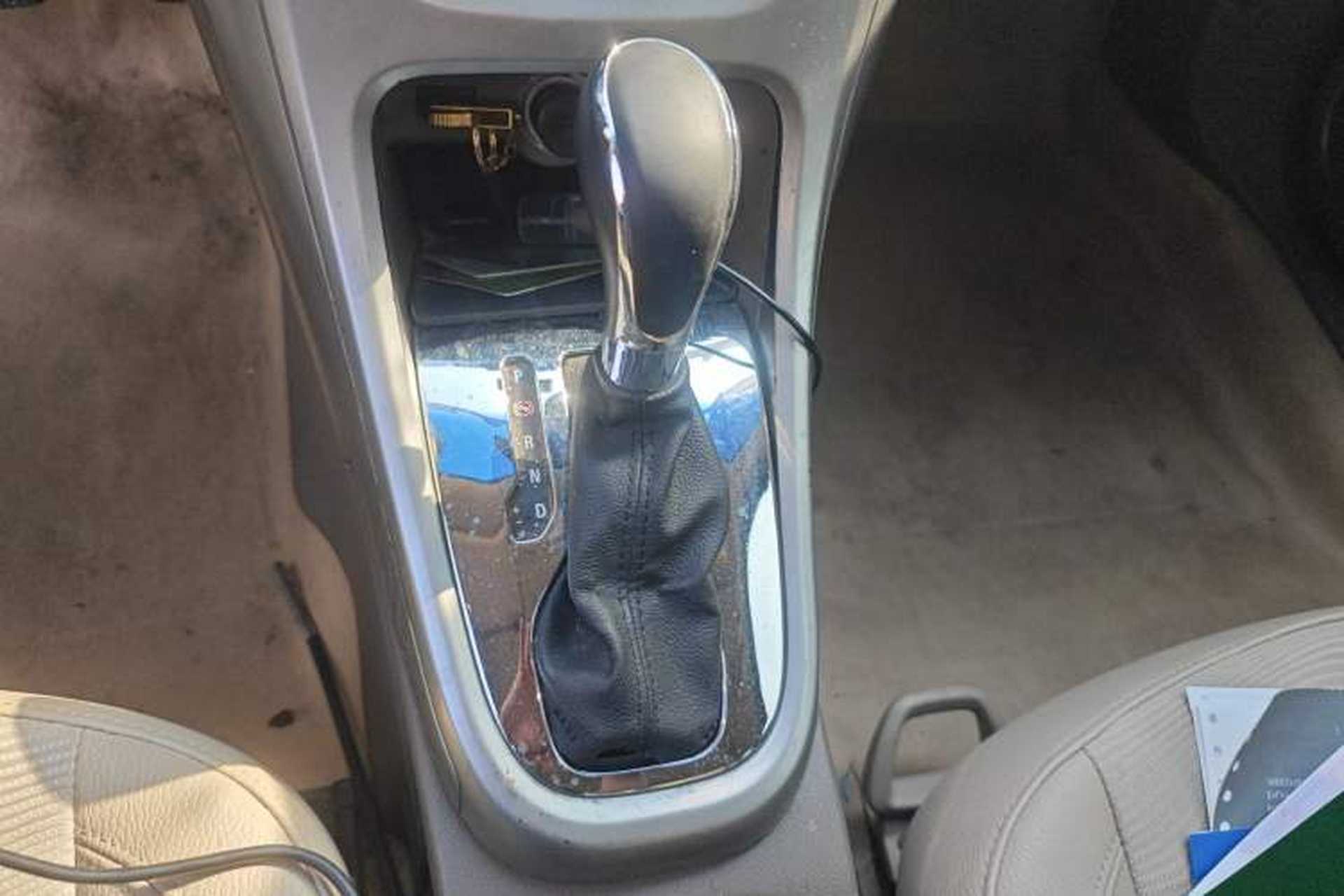 Used Buick GT 2013 GT 1.6L Automatic Fashion Edition Gear Lever