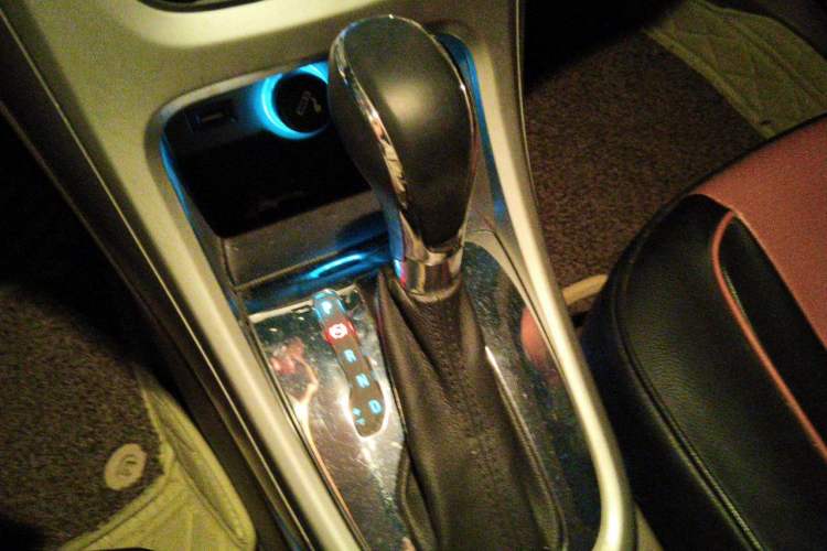 Used Buick GT 2013 GT 1.6L Automatic Fashion Edition Gear Lever