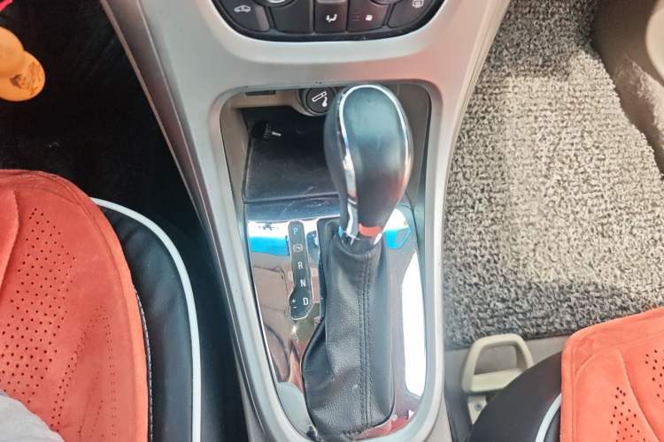 Used Buick GT 2013 GT 1.6L Automatic Fashion Edition Gear Lever