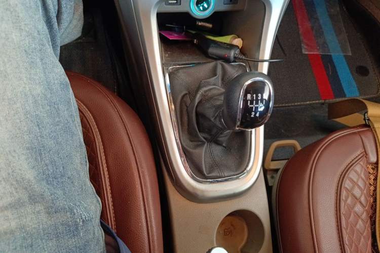 Used Buick GT 2013 GT 1.6L Manual Entry-Level Model Gear Lever