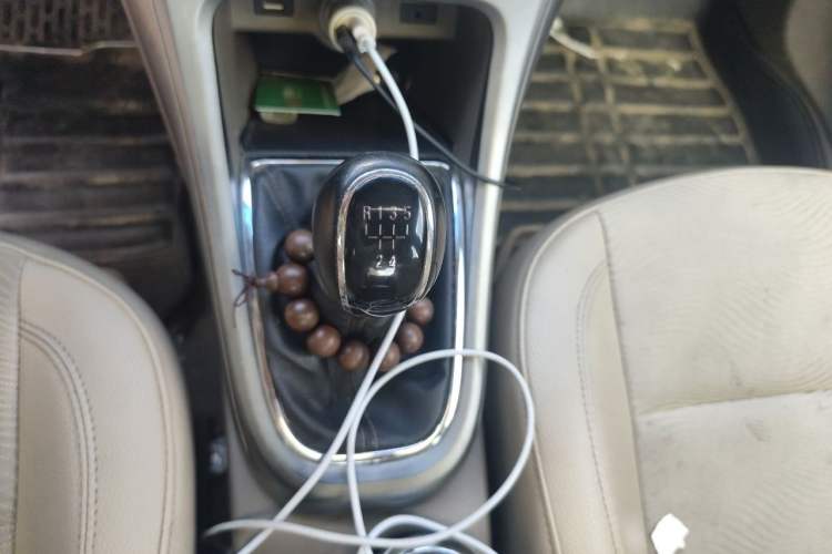 Used Buick GT 2013 GT 1.6L Manual Entry-Level Model Gear Lever