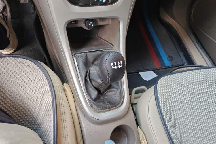 Used Buick GT 2013 GT 1.6L Manual Entry-Level Model Gear Lever