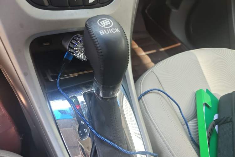 Used Buick GT 2013 GT 1.6L Automatic Fashion Edition Gear Lever