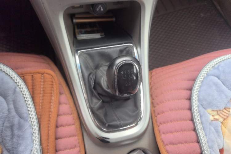 Used Buick GT 2013 GT 1.6L Manual Entry-Level Model Gear Lever