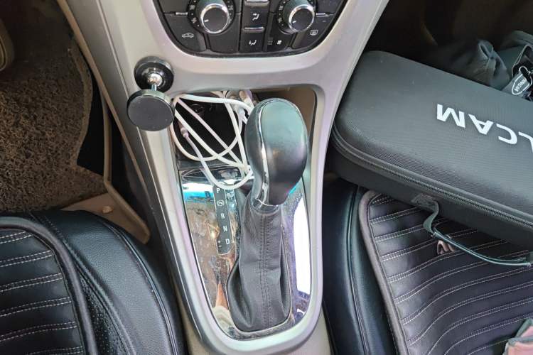 Used Buick GT 2013 GT 1.6L Automatic Fashion Edition Gear Lever