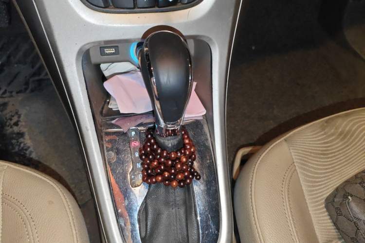 Used Buick GT 2013 GT 1.6L Automatic Fashion Edition Gear Lever
