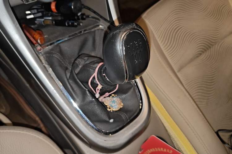 Used Buick GT 2013 GT 1.6L Manual Entry-Level Model Gear Lever