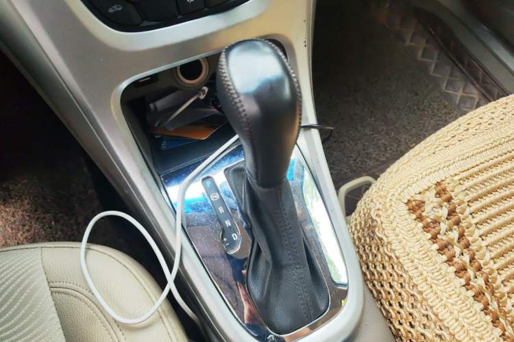 Used Buick GT 2013 GT 1.6L Automatic Fashion Edition Gear Lever