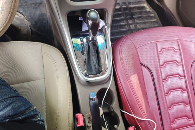 Used Buick GT 2013 GT 1.6L Automatic Fashion Edition Gear Lever