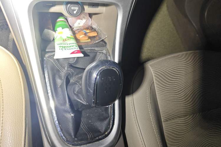 Used Buick GT 2013 GT 1.6L Manual Entry-Level Model Gear Lever