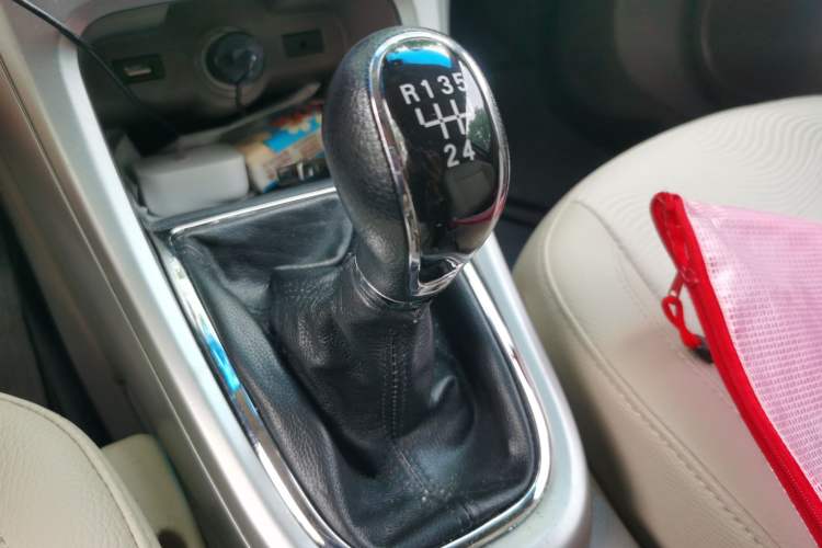 Used Buick GT 2013 GT 1.6L Manual Entry-Level Model Gear Lever