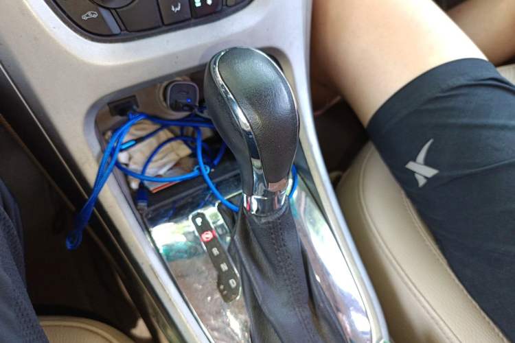 Used Buick GT 2013 GT 1.6L Automatic Fashion Edition Gear Lever