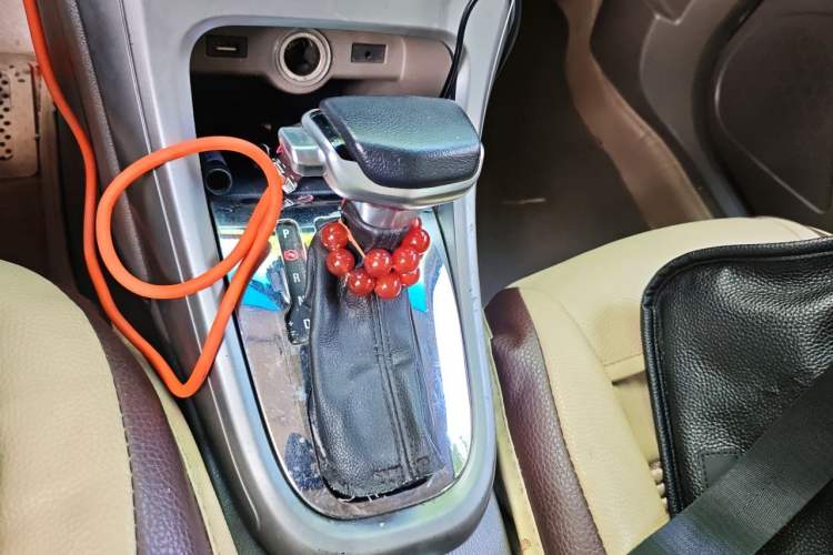 Used Buick GT 2013 GT 1.6L Automatic Fashion Edition Gear Lever