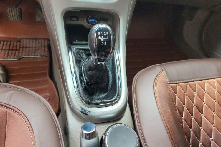 Used Buick GT 2013 GT 1.6L Manual Entry-Level Model Gear Lever