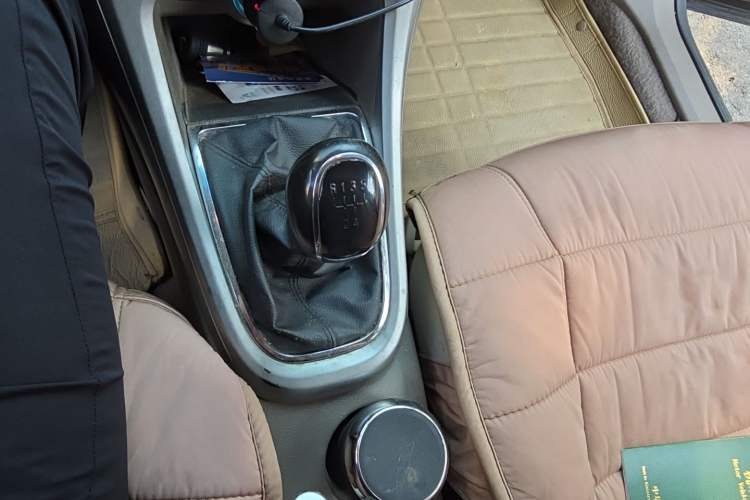 Used Buick GT 2013 GT 1.6L Manual Entry-Level Model Gear Lever