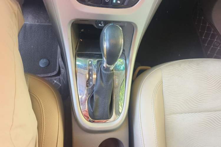Used Buick GT 2013 GT 1.6L Automatic Fashion Edition Gear Lever
