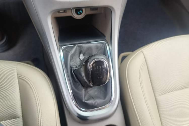Used Buick GT 2013 GT 1.6L Manual Entry-Level Model Gear Lever