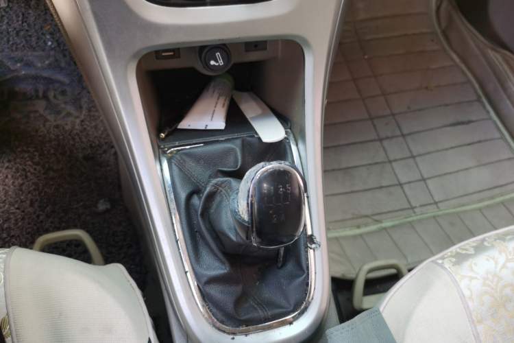 Used Buick GT 2013 GT 1.6L Manual Entry-Level Model Gear Lever