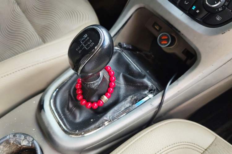 Used Buick GT 2013 GT 1.6L Manual Entry-Level Model Gear Lever