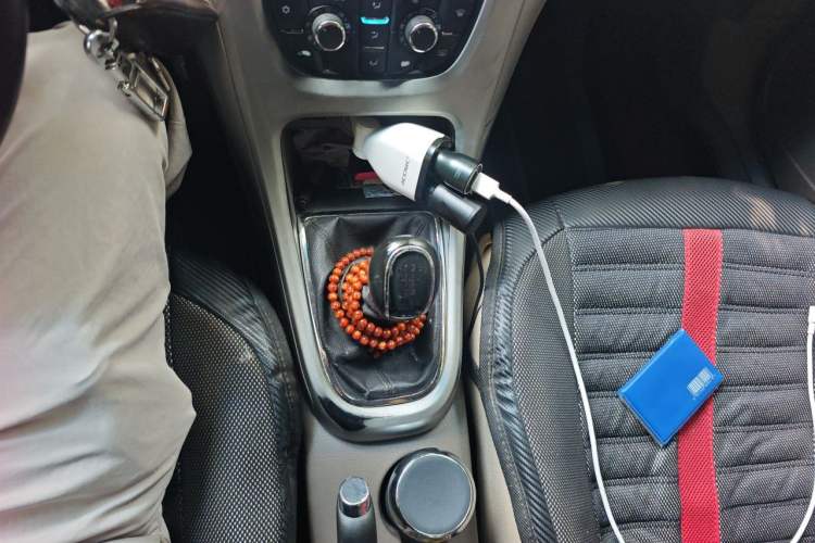 Used Buick GT 2013 GT 1.6L Manual Entry-Level Model Gear Lever