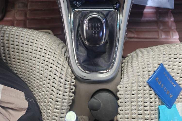 Used Buick GT 2013 XT 1.6L Manual Entry-Level Model Gear Lever