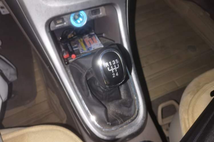 Used Buick GT 2013 GT 1.6L Manual Entry-Level Model Gear Lever