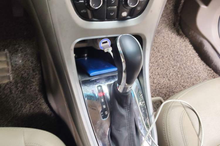 Used Buick GT 2013 GT 1.6L Automatic Fashion Edition Gear Lever