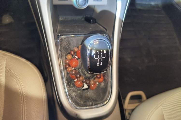 Used Buick GT 2013 GT 1.6L Manual Entry-Level Model Gear Lever