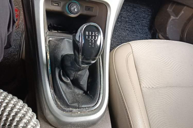 Used Buick GT 2013 GT 1.6L Manual Entry-Level Model Gear Lever