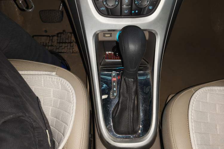 Used Buick GT 2013 GT 1.6L Automatic Fashion Edition Gear Lever