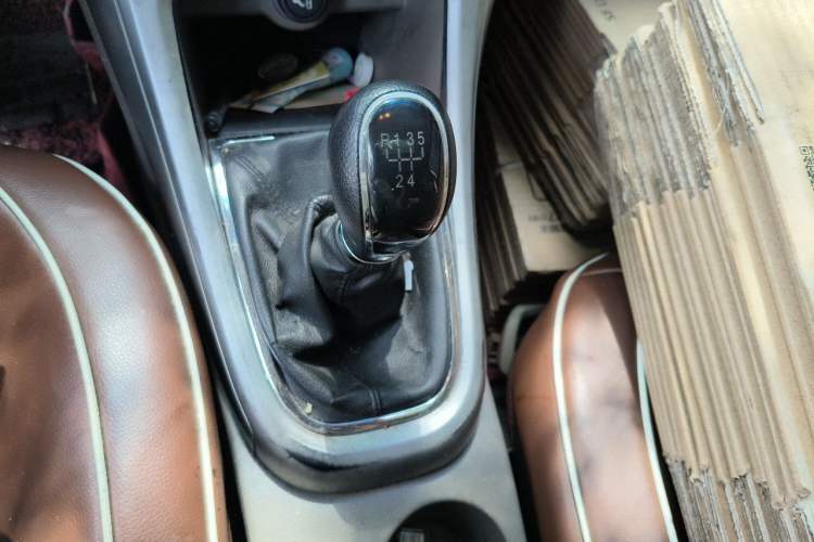 Used Buick GT 2013 GT 1.6L Manual Entry-Level Model Gear Lever