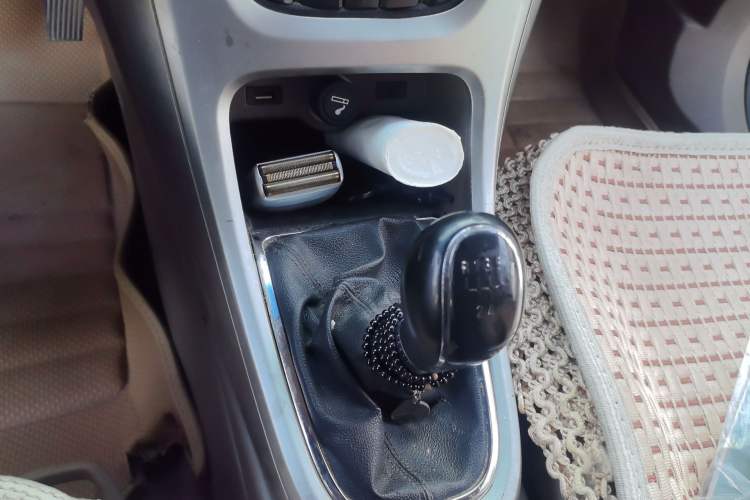 Used Buick GT 2013 GT 1.6L Manual Entry-Level Model Gear Lever