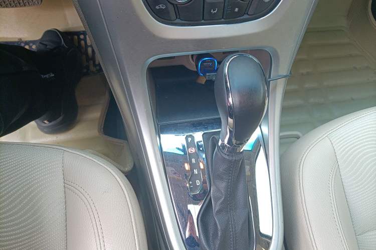 Used Buick GT 2013 GT 1.6L Automatic Fashion Edition Gear Lever