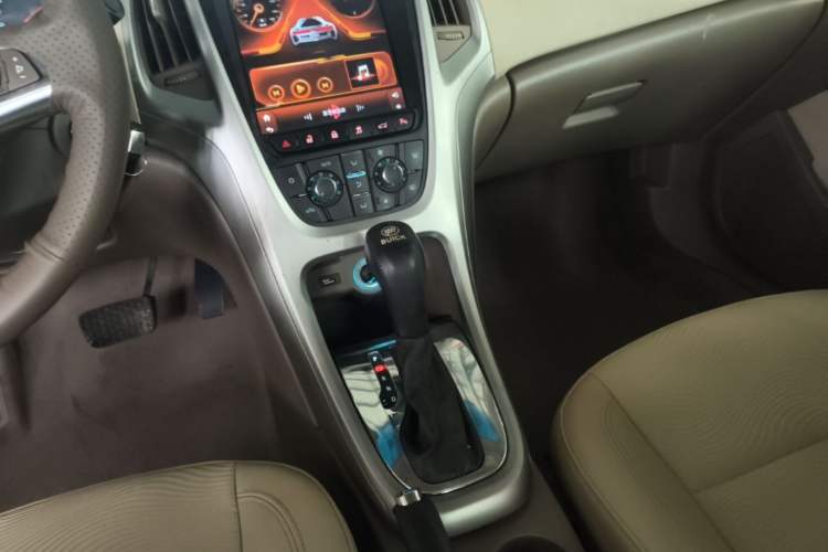 Used Buick GT 2013 GT 1.6L Automatic Fashion Edition Gear Lever